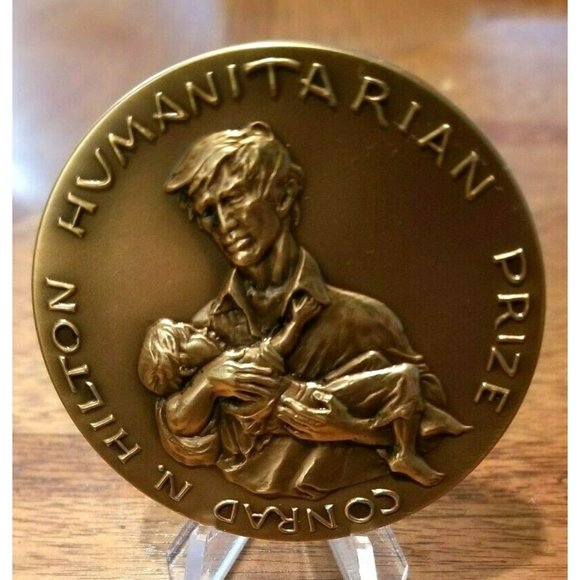 Conrad H Hilton Medal Coin Humanitarian Prize 1997 International Rescue SC8/9 - Picture 1 of 2